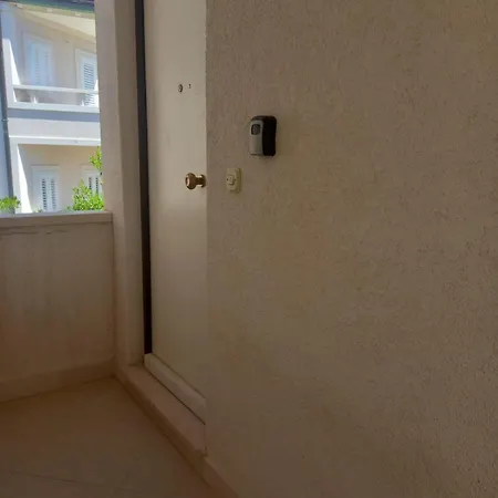 公寓 Keko, Sutivan, Brac, Seaside With Balcony And Sea View *