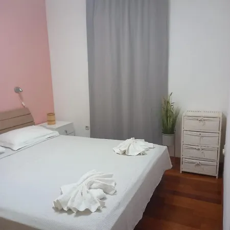 Keko, Sutivan, Brac, Seaside With Balcony And Sea View